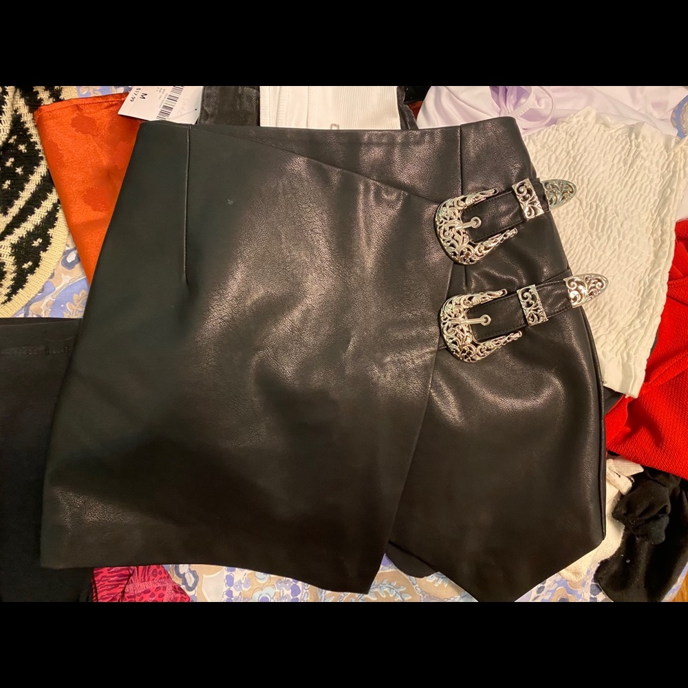 Leather mini skirt - Picture 2 of 2
